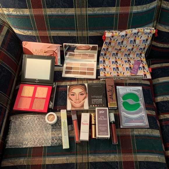 Makeup/Cosmetic Mystery Box - Picture 7 of 7